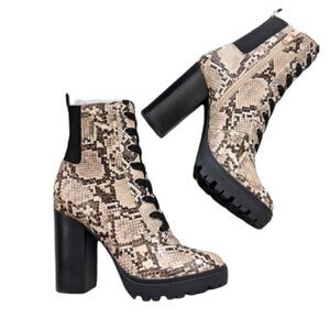 NEW Steve Madden Women's Latch Lace-Up Booties snake pithon style 5.5 US @s4